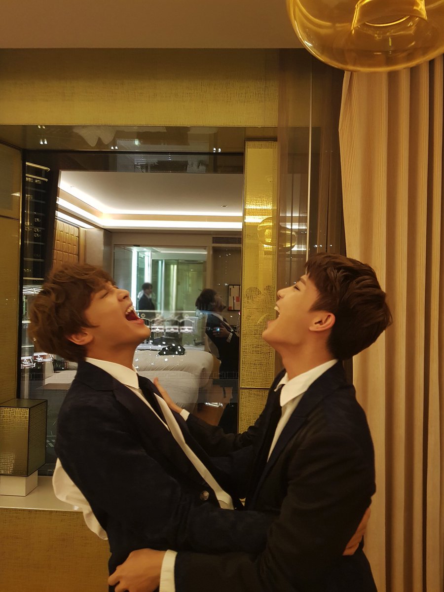 NCTsmtown_127's tweet photo. 마카오의밤 with haechan!

#NCT127_SimonSays
#SimonSays #NCT127 https://t.co/XmWIwDbs7b