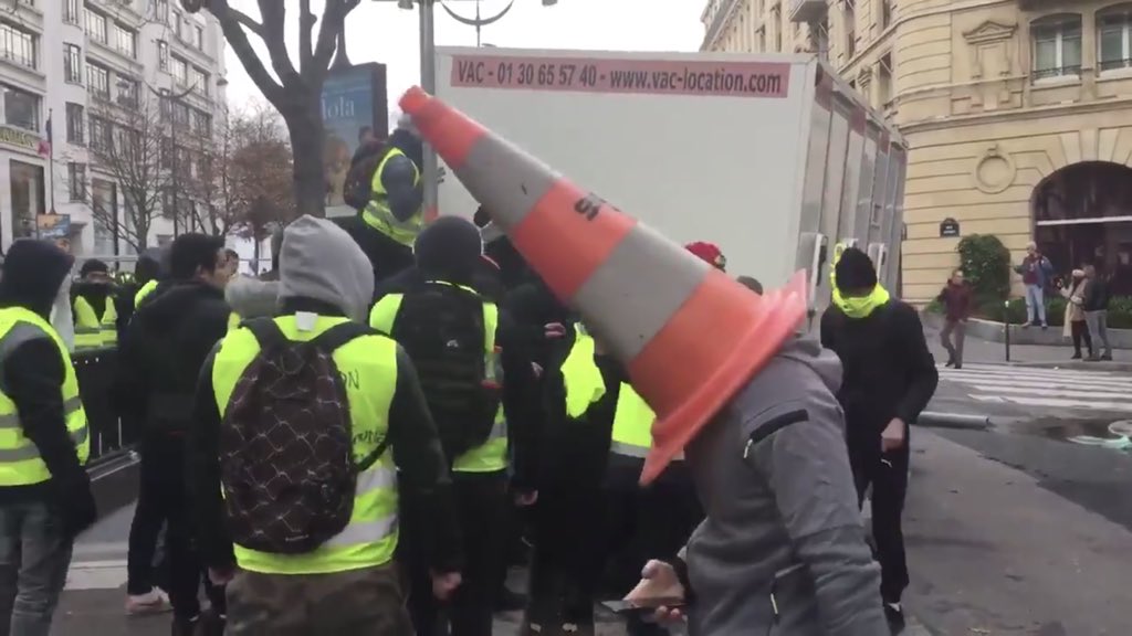 EricMorain's tweet photo. Ils ont morflé au Ku-Klux Klan. https://t.co/xXoqstacfP