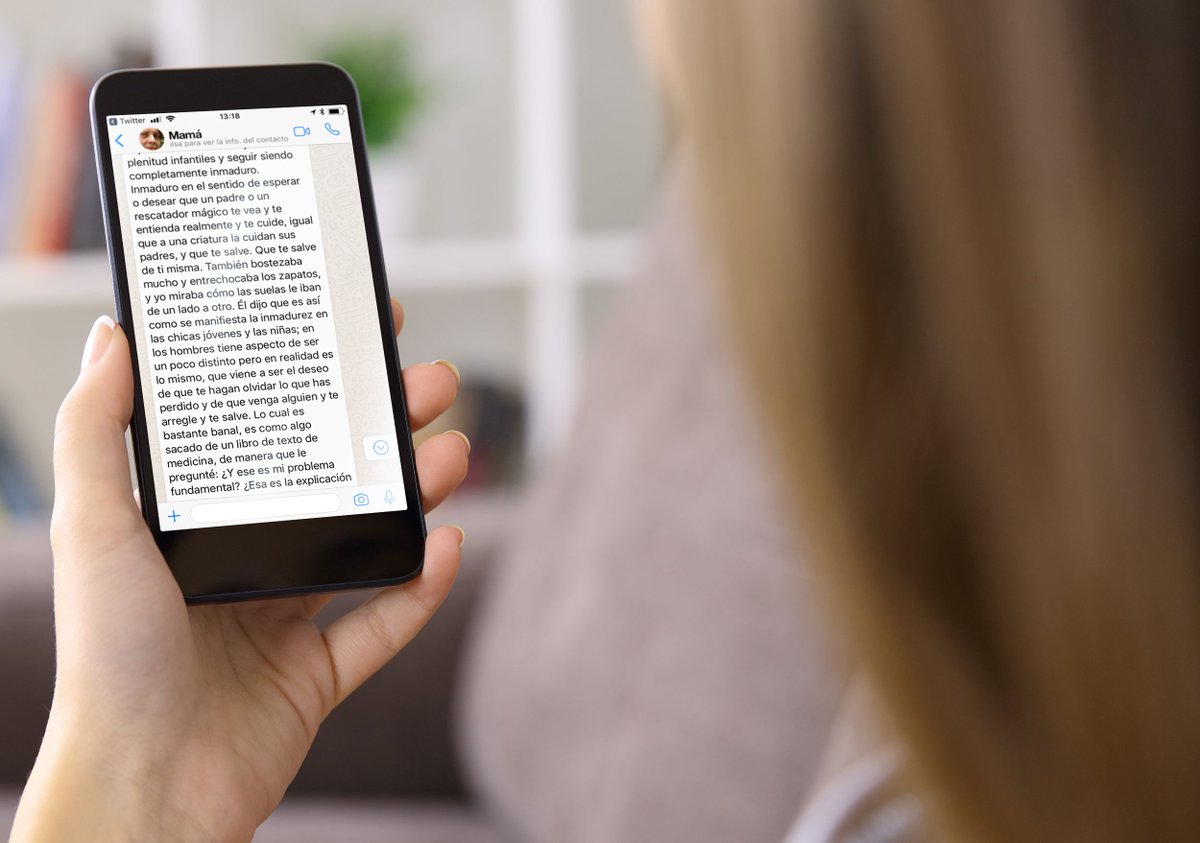 elmundotoday's tweet photo. Una madre que llevaba días con el mensaje “Escribiendo…” en Whatsapp sorprende con la gran novela americana https://t.co/hrQrjNdisZ https://t.co/trgw4PmsRu