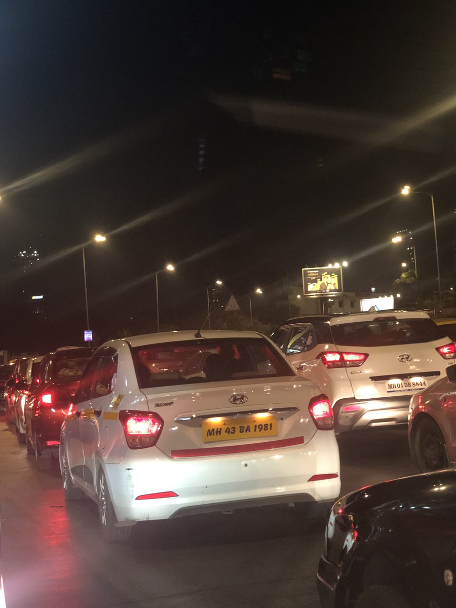 ClemTraffic's tweet photo. "@sidaarthhasar:
@timesofindia @RidlrMUM
@MumbaiPolice crazy standstill
traffic southbound from Worli to Pedder Road!! 1 hour and no movement! Something is seriously wrong today!! #awfultraffic #mumbai #CLEMTRAFFIC
https://t.co/lHF8KXYV2z