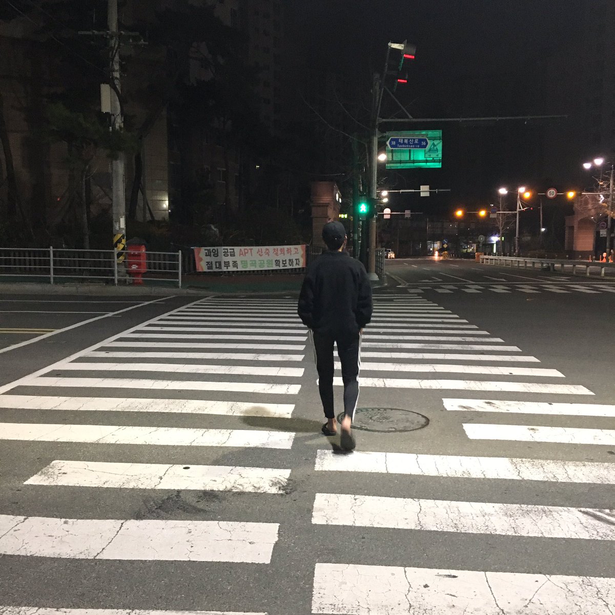 ARMY_moon_03's tweet photo. 누가보면 살인범인줄 https://t.co/KJrmesHEEh