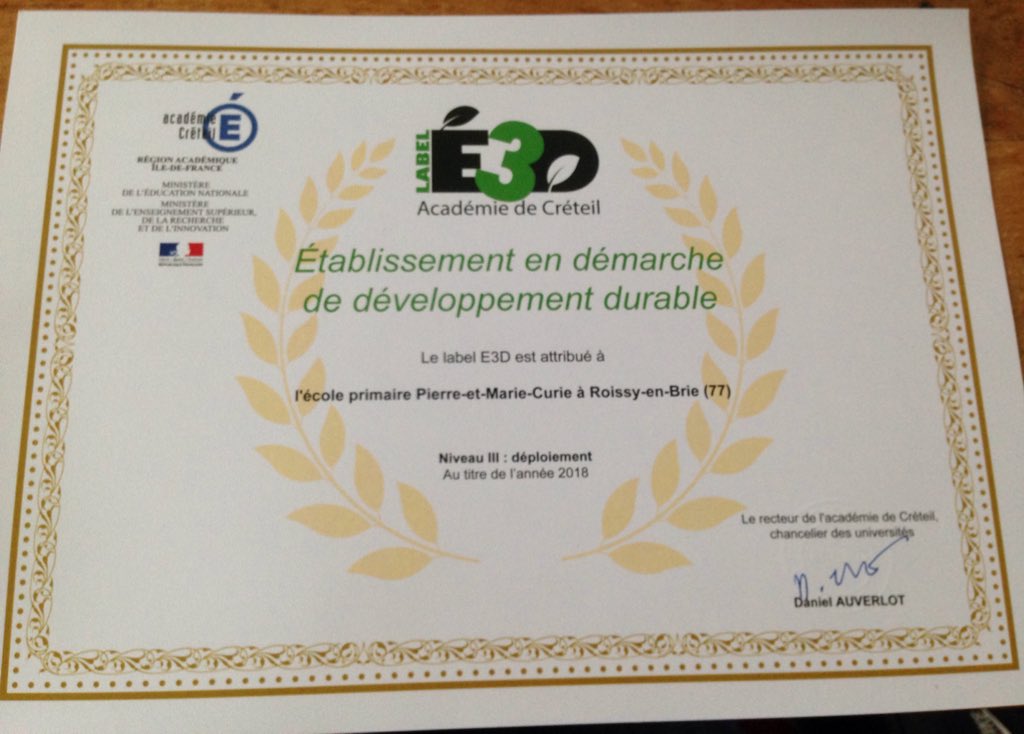 Ce1Pmc's tweet photo. #PMC3ED Hier, l'école a reçu le label E3D. Bravo à tous pour votre investissement. https://t.co/4IKJ6Z2fQE