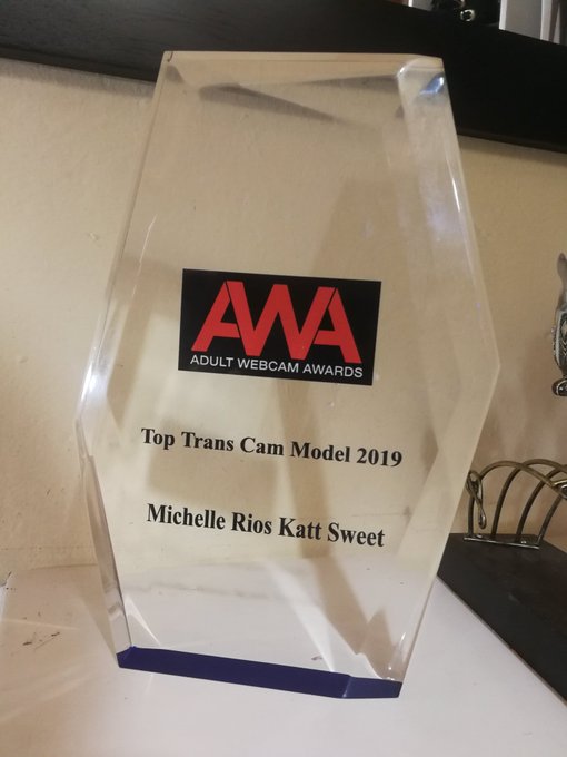 I am very happy thank you to all who have supported me @AdultCamAwards #WINNER https://t.co/Z8RRWFZ8<a href="/tag/winner"class="tags"><span>#winner</span></a>