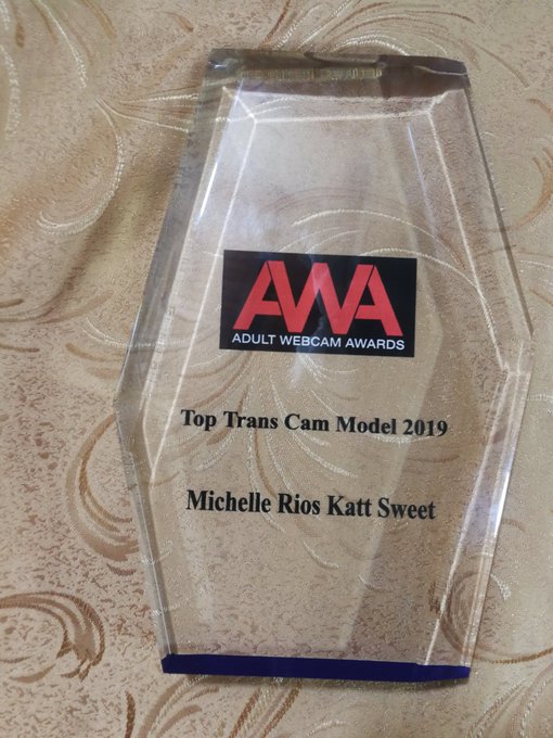 I am very happy thank you to all who have supported me @AdultCamAwards #WINNER https://t.co/Z8RRWFZ8<a href="/tag/winner"class="tags"><span>#winner</span></a>