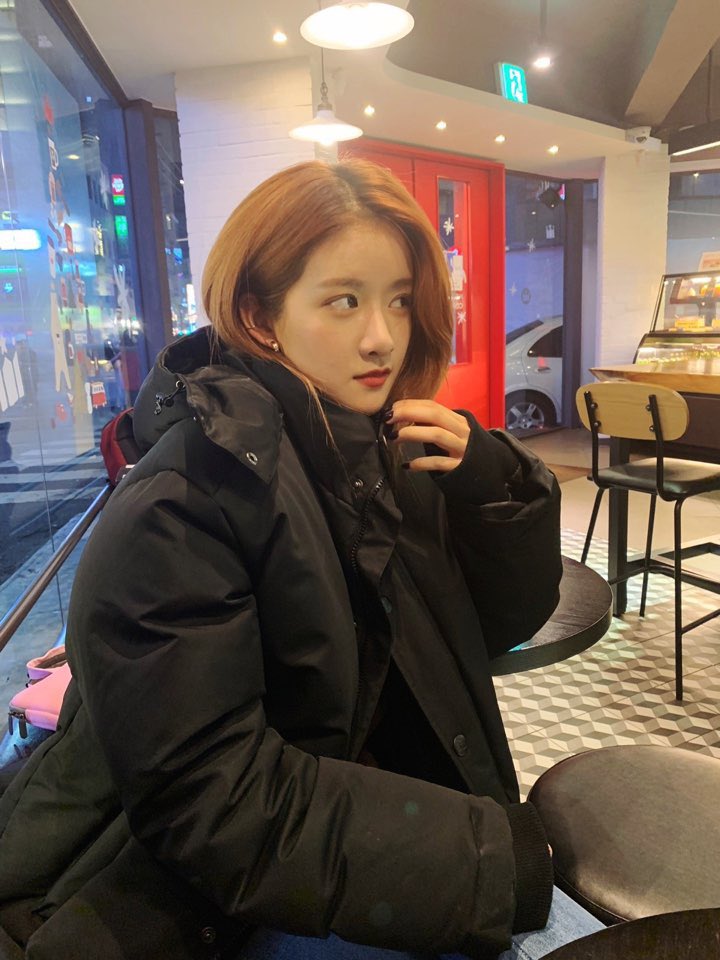 EXY_S2's tweet photo. 이렇게 입어야되는 날씨🌨 https://t.co/PEvjx8bWe9