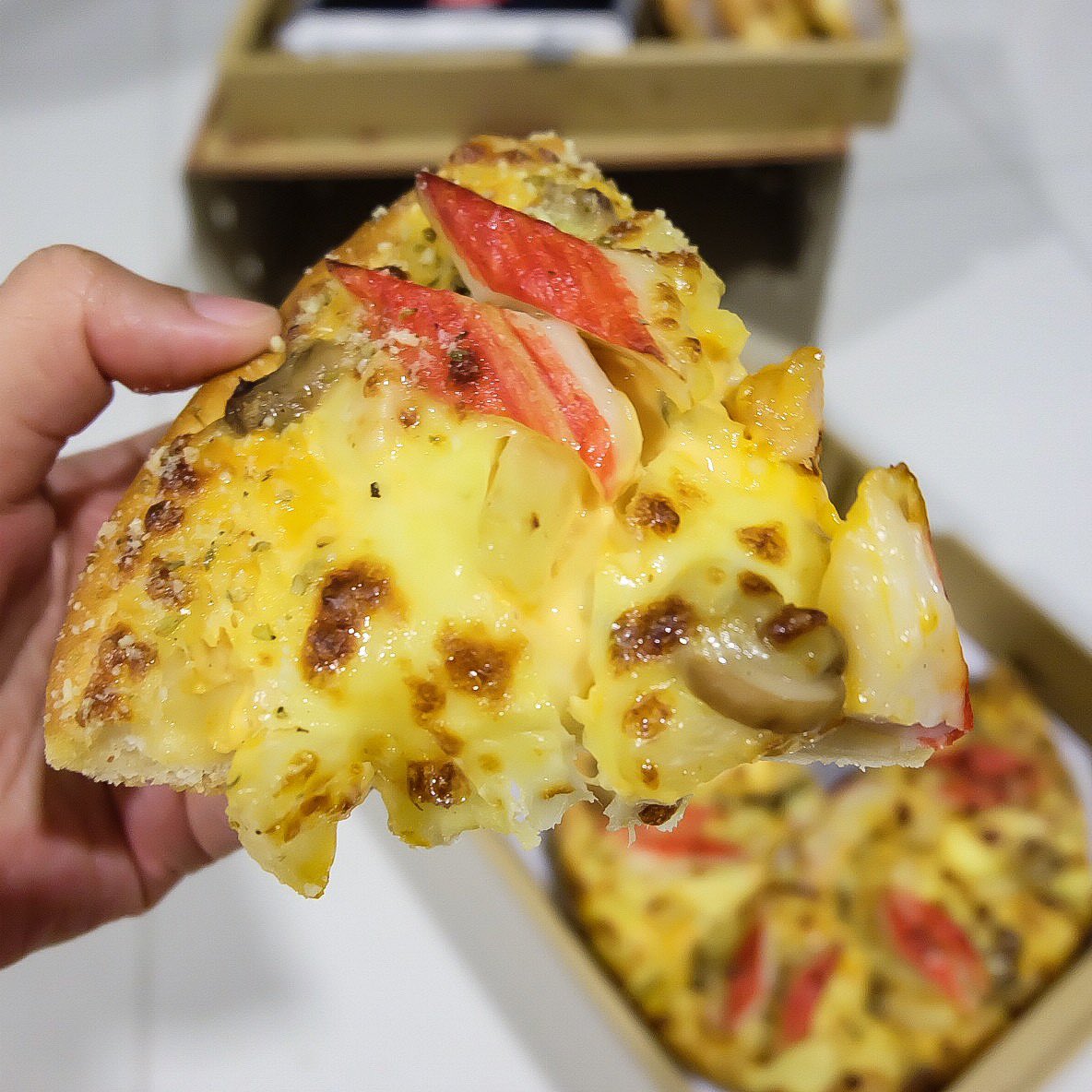 mimilkss's tweet photo. วันนี้สั่ง PizzaHut เซต Triplebox โอ้ยคือดีมากกก เหมาะสำหรับ 4คนขึ้นไป คืออิ่มคือคุ้ม 499.- เท่านั้นรวมค่าส่ง 549.-👏🏻🙏🏻

-ถาดกลาง 2 ถาด
-ไก่ 6 ชิ้น
-สปาเกตตี้ขี้เมาไส้กรอก
-ขนมปังกระเทียม
-ชีสบอล

คุ้มมั้ย บอกเลยโคตรรรร😂
เออพรุ่งนี้ค่อยลดอีกรอบ😆
#อร่อยไปแดก #อร่อยบอกต่อ https://t.co/CySQQZXQDi