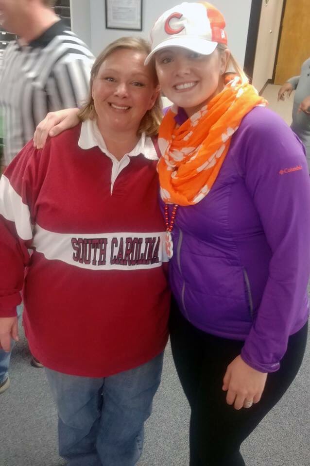 sc_811's tweet photo. Itโs rival weekend in South Carolina! Check out a few photos from our office tailgate. Are you cocky or a part of Tiger Town? #USCvsClemson #SC811 ๐ ๐ฏ๐ https://t.co/zICq9Qb9ny