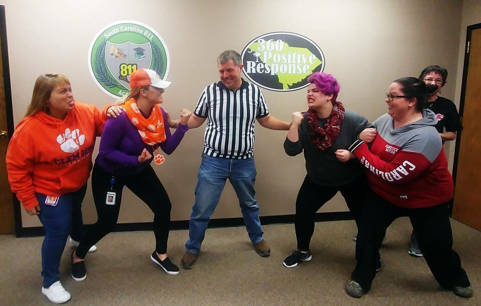 sc_811's tweet photo. Itโs rival weekend in South Carolina! Check out a few photos from our office tailgate. Are you cocky or a part of Tiger Town? #USCvsClemson #SC811 ๐ ๐ฏ๐ https://t.co/zICq9Qb9ny