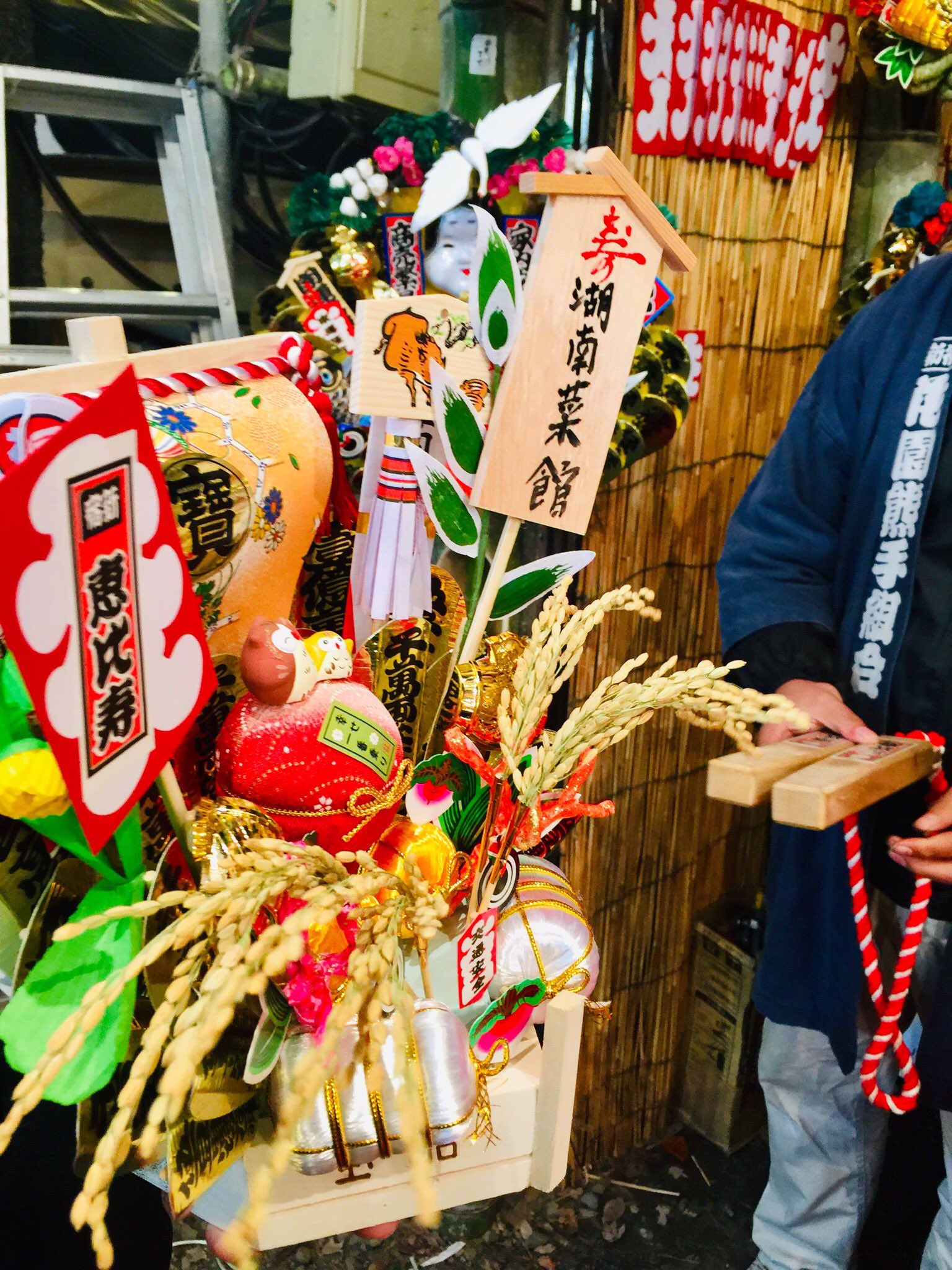 李小牧 りこまき 在喜结良缘的我町花园神社庙会请到了新年的吉祥物 熊手 くまで T Co Cgwzixd6zu Twitter