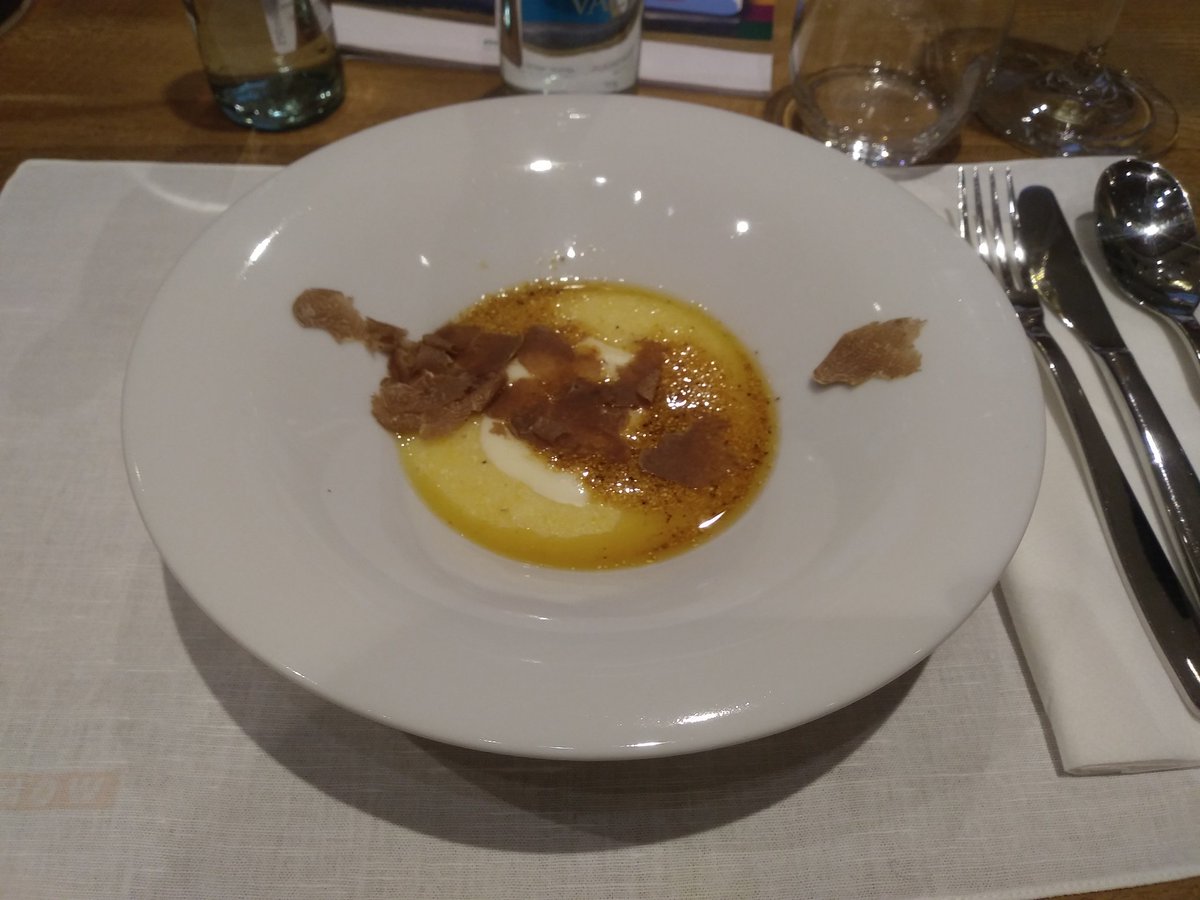 storiedichi's tweet photo. A caccia di #storie alla Fiera del #tartufo di #alba @AlbaTruffle #tartufobiancodialba https://t.co/1947usefVr