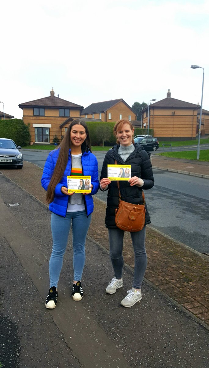 Busy morning with @MichelleGuy4 & the core #CastlereaghSouth crew in Knockbracken and Laurelgrove. Always a good start to the day when you meet plenty of @allianceparty supporters 🤗💛#TeamCastlereaghSouth #TeamAlliance