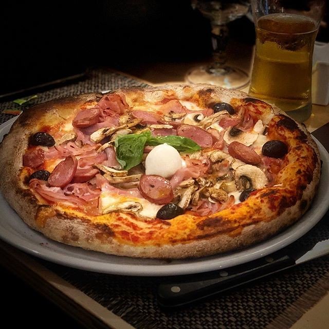 Donatellos_'s tweet photo. Reposting @lolesto: - via @Crowdfire 
Signori, sua maestà: la pizza 🍕 .
#ammazzachefood #ilovefood #dinner #eating #foodpic #pizza #pizzagourmet #pizzas #pizzatime #pizzamania #pizzapizza #pizzacapricciosa #pizzaebirra #pizzaporn #foodblogger #goodpizza #realgoodpizza https://t.co/6PhvEROK8e