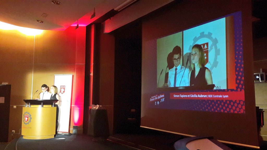 Les président et vice-présidente du <a href="/BDE_ECL/">BDE Centrale Lyon</a> félicitent les diplômés et rappellent la vie associative intense qui fait la "famille centralienne" #RddECL