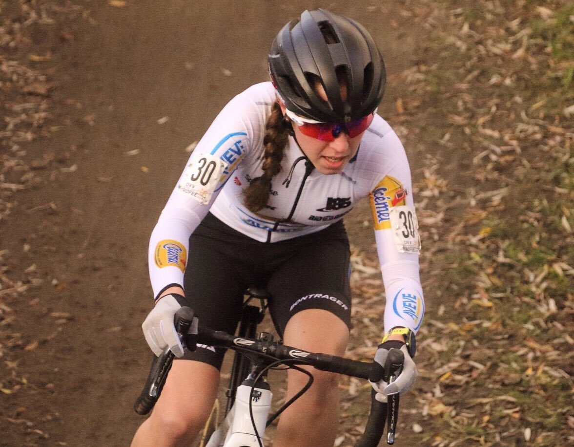 marctri185's tweet photo. Cyclocross Wachtebeke Elite Women.
Very strong 13th place for first year junior @shirinvananrooij
#cecemel #aveve #tuvsud #185coachingcenter #mhmotivational #bioracer #trek #bontrager #sportoase #oakley #enervit #herva #garmin #grafityp #thevandal https://t.co/lqqHOSyzBN
