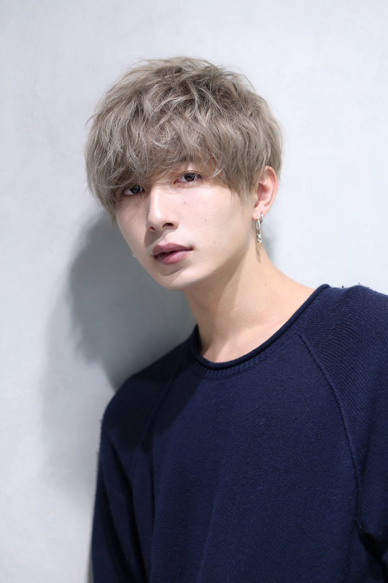 Lipps 渋谷 リップス シブヤ 292 冬のハイトーンマッシュ 重く見えがちな無造作マッシュも ホワイトミルクティーで ゆるふわ無造作なモテヘアに Model 近澤智
