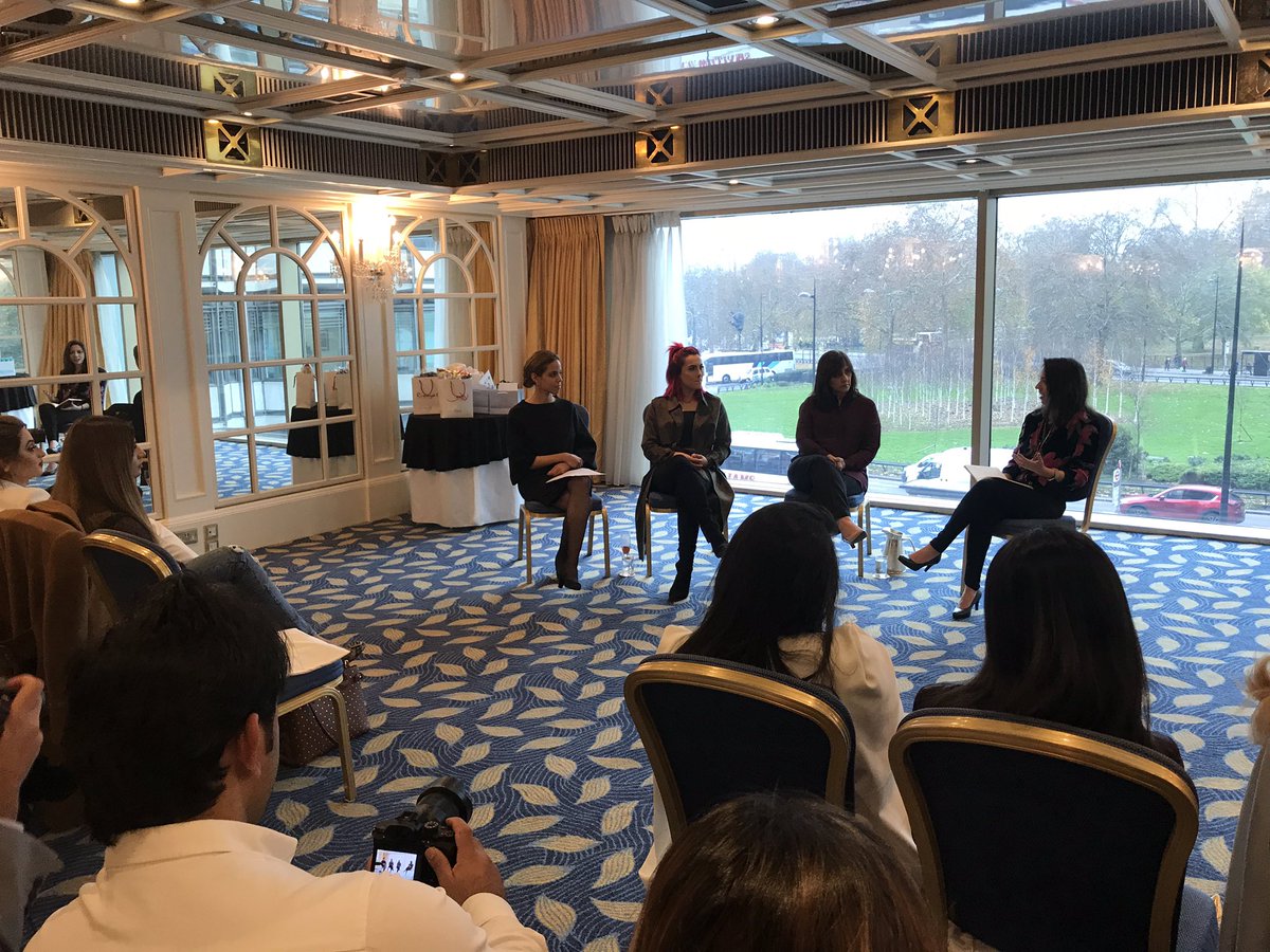 TheRegenClinic's tweet photo. @TheRegenClinic Monica Fawzy speaking at #PFW14 @LondonHiltonPL about the impact of social media on body image #pakistan #stemcell #SaturdayMotivation #girlpower https://t.co/DulWnAntn2