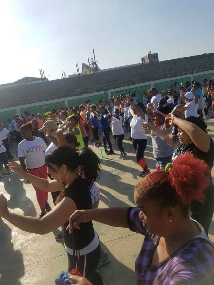 Zcollado7's tweet photo. Hoy estuvimos en la Circuns.3 de #CuidaTuSalud en el gran zumbatón en el Club Luperon,todos los sectores unidos #24DeAbril #27DeFebrero  #VillaJuana #VillaConsuelo #VillaFrancisca #MaríaAuxiliadora #VillaAgrícolas, #LasCañitas  #ElCapotillo #Gualey #LaCiénaga y más #AvanzaRD https://t.co/FN4pc2j9mS