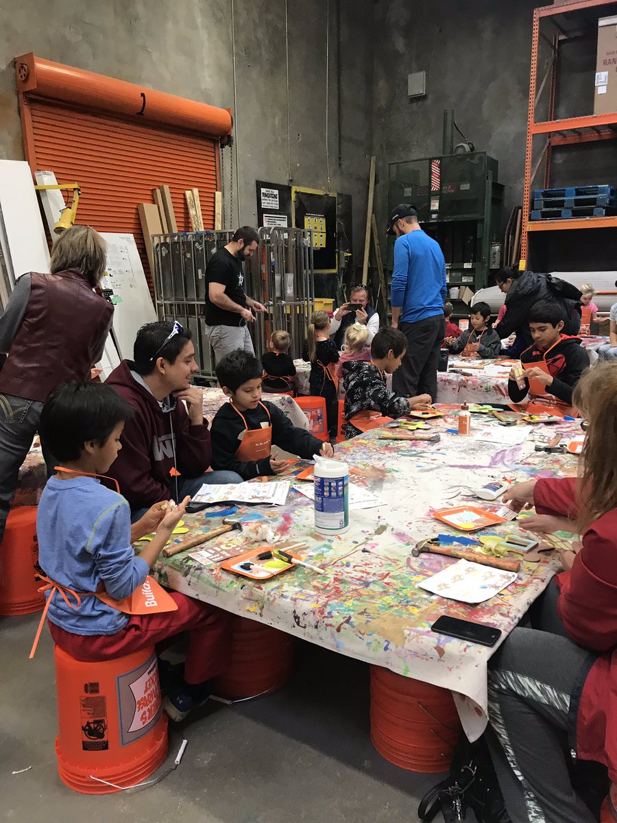 dundi47's tweet photo. The holidays have started at 0537 with the kids workshop🤗🤗🎄🎄 https://t.co/RiMlcC9xpY