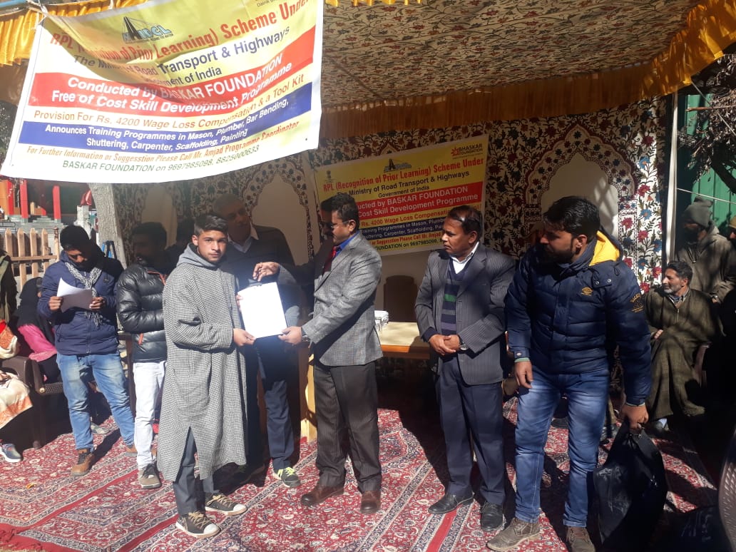 Office Of Nitin Gadkari on X: Distribution of Certificates and Tool Kits  by NHIDCL at Z Morh Tunnel site in Kashmir under RPL Skill Development  Program of MoRTH. 2300 beneficiaries were trained