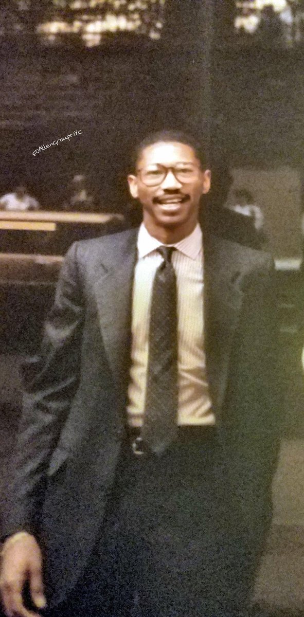 #FlashbackSaturday...
#YoungBull on #WallStreet
#CEOSpeaks🎓 #HornsUp🐃
Looks like a good #TradingSession! 
#TraderDays #Buy #Sell #Gold #Silver #Platium #MBS
#PreciousMetals #Commodities