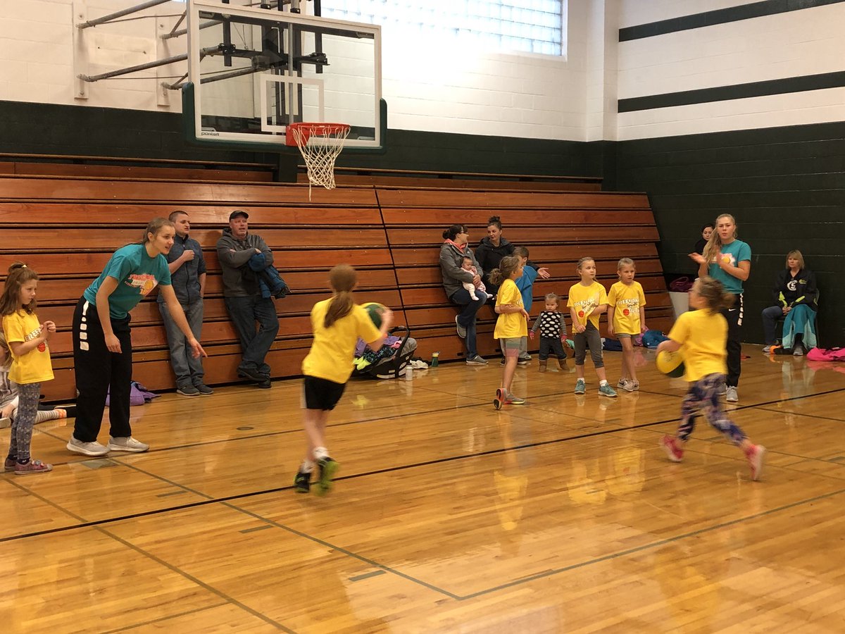 FreedomGBB's tweet photo. Little Irish βοΈ are in the house working on their basketball fundamentals! Some alum showed up to make the day extra special! @makennahaase @Maycee_Kroening @OliviaGeurts #payitforward #continuingtradition https://t.co/GyxnUpoRgq