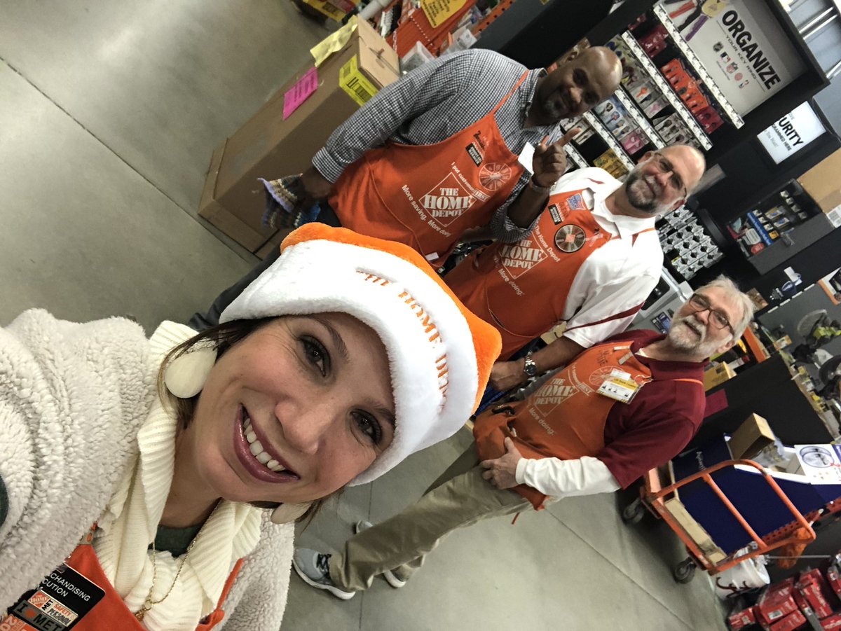 misshd03's tweet photo. Team 804 with a great week in full recovery and prep for another excellent day! #LetsDoItAgain! @RyanHallTHD804 #BF2018 @fblac https://t.co/2uYtCqZgvw