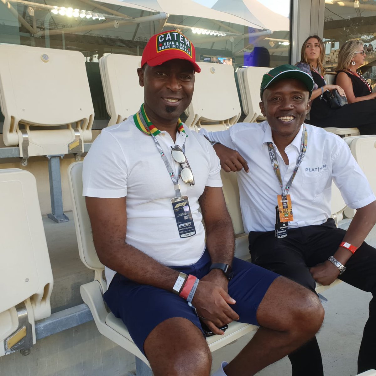 ItsMainaKageni's tweet photo. So there I was, minding my own business waiting for Quali 3 and guess who I bump into? Manchester United legend Andy Cole @vancole9

Great seeing you again Coley!!! Yenyewe, Abu Dhabi is an experience that money simply can't buy!!! #SafaricomPlatinum #WeFocusOnYou https://t.co/QiQDZIBMum
