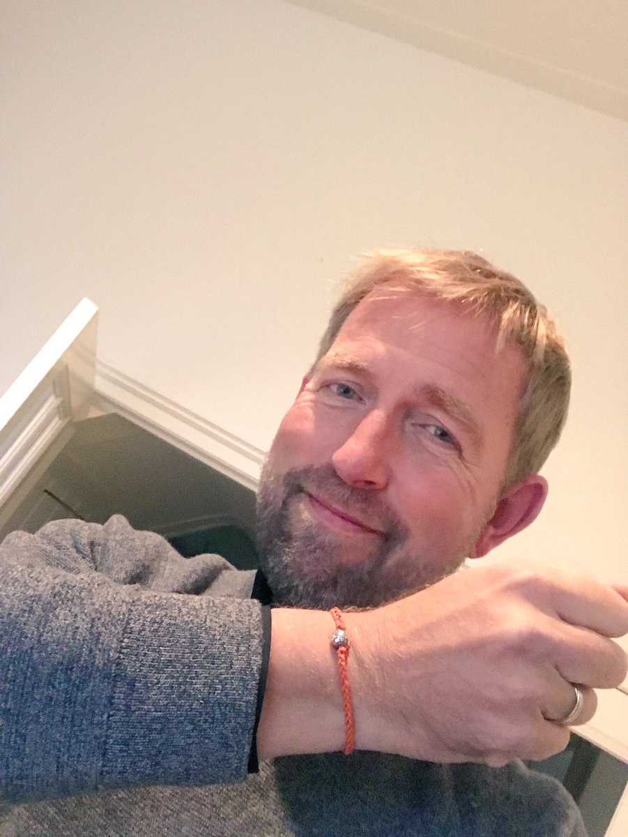 Steun de wererldwijde strijd tegen geweld tegen vrouwen! Doneer 10 euro of meer en je krijgt een oranje met zilver Onebracelet! orangetheworld.nl #orangetheworld