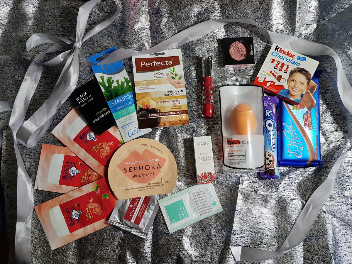 PaulaPoProstu's tweet photo. Postanowiłam również zrobić dla kogoś dużą paczkę na świeta! Zapraszam do udziału. Każdy znajdzie coś dla siebie 🎄😊🎁

#paczkanaswieta #paczkaswiateczna #tweetme #rt #listopadowefollowspree https://t.co/sz7oNHkhjZ