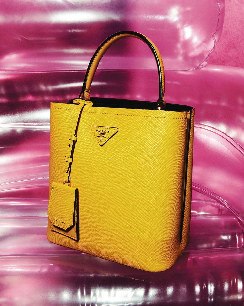 prada_japan's tweet photo. 爽やかなイエローが印象的な #PradaDouble バッグの新作
詳細は：https://t.co/wUoc8WaBQq
#プラダ #Prada #PradaResort19 #Prada365 https://t.co/BFEhwJBwG9