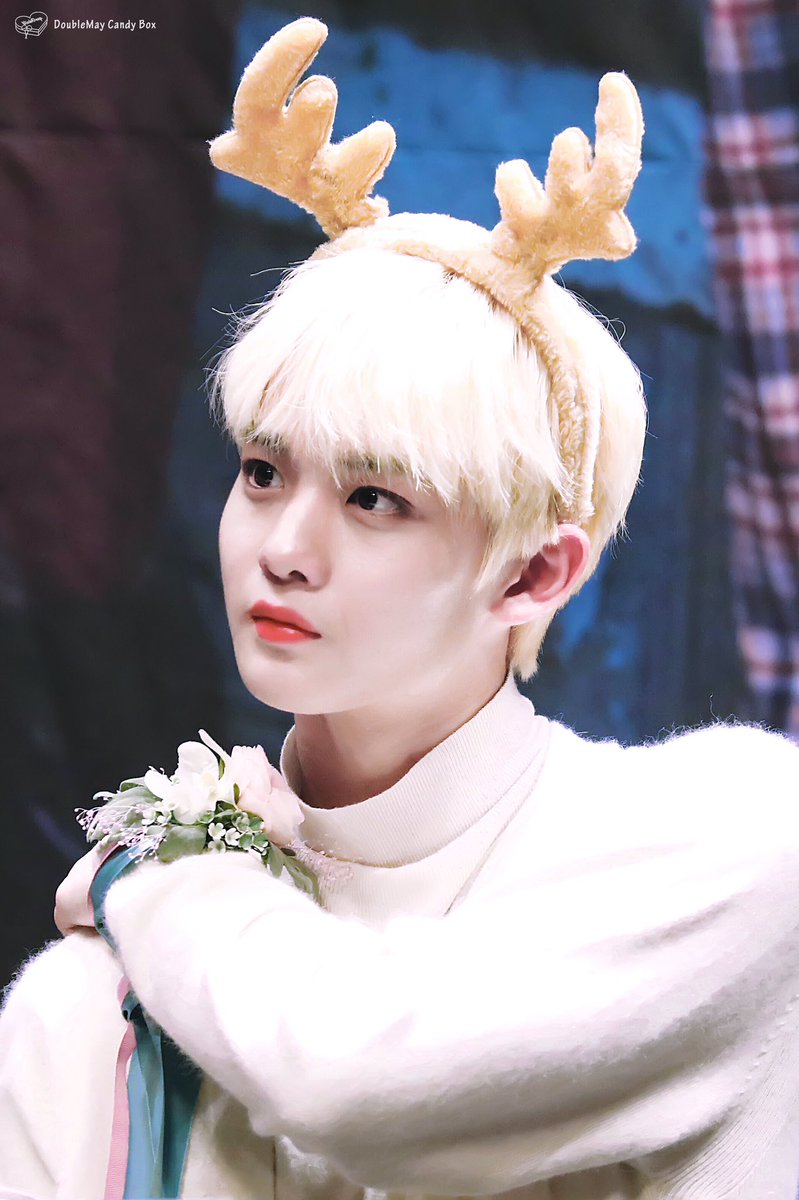 DoubleMay_wd's tweet photo. 181124  첫 팬사 유니버설 아트센터

하얀 눈이 내려와 ❄

#워너원 #배진영 #BaeJinYoung https://t.co/ciLxtO5PSR