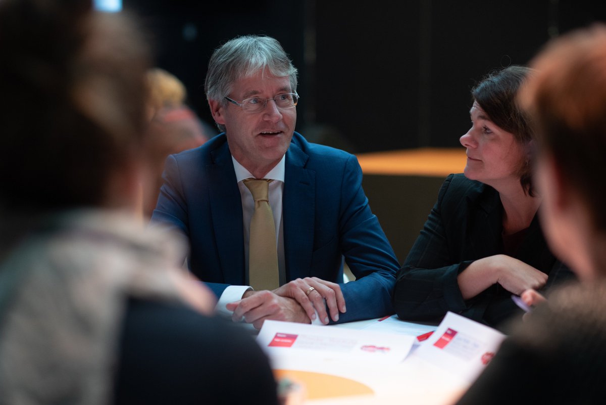 Minister <a href="/arieslob/">Arie Slob</a> was vanmiddag op de #NSTPO 2018 en sprak over het belang van schoolleiders die elkaar ontmoeten, met elkaar in gesprek gaan en van elkaar leren.