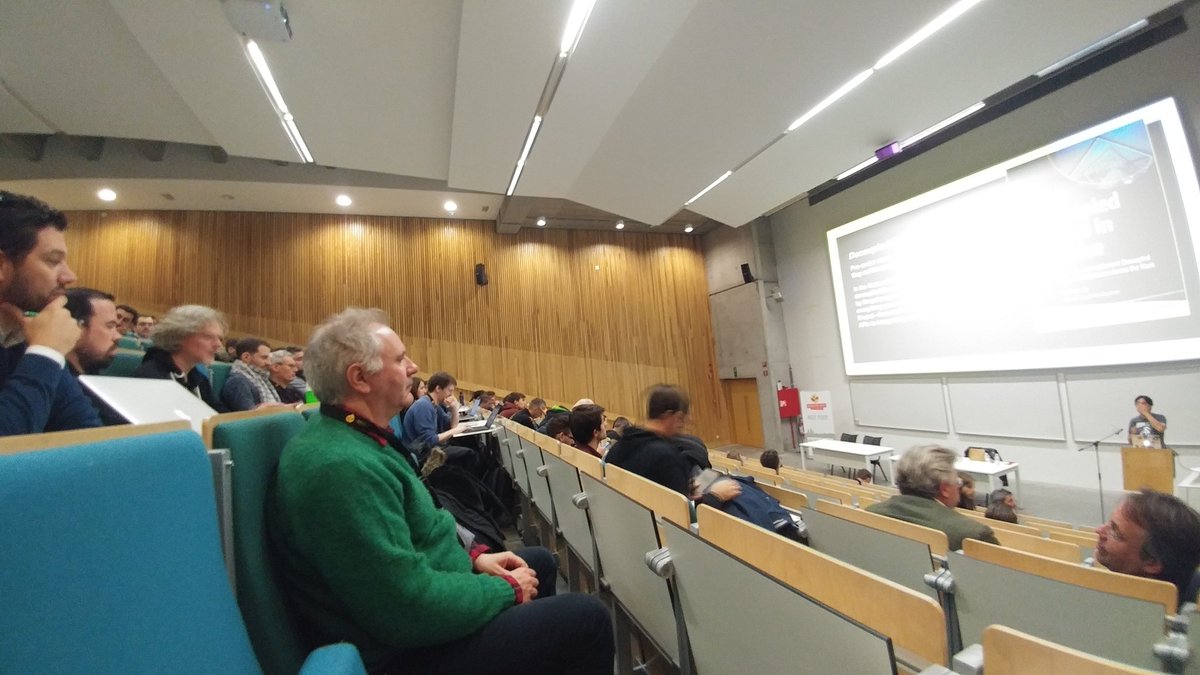 didiermisson's tweet image. #drupalcampbe Keynote by @prestonso