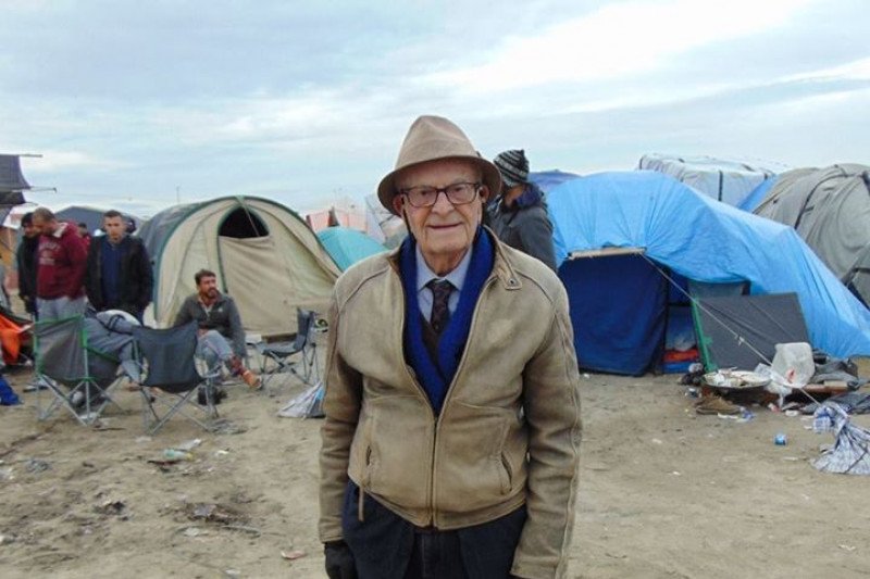 DoctorPete's tweet photo. This is a long shot, but wouldn't it be amazing if we could get #GetWellHarry trending.
A man who has fought in the world war, dedicated his life to helping refugees & free health care.
Apparently this support helps him a lot
#FBPE #IStandWithHarry #PeoplesVote @Harryslaststand https://t.co/TLOFRlH0Ry