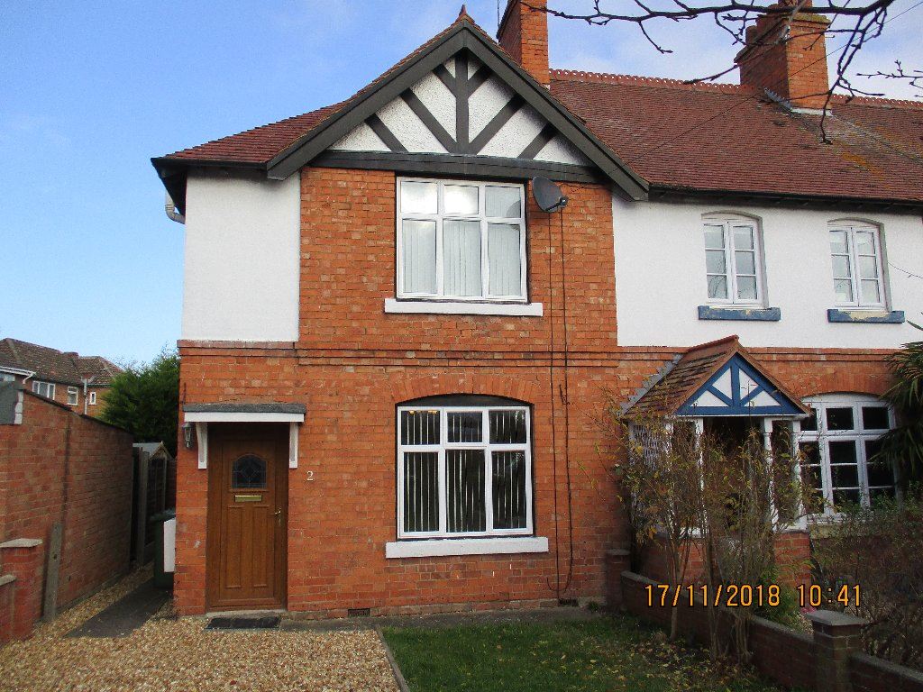 A three bedroomed, end of terrace family home in the popular suburb of Hampton To Let.  Off road parking is available. £775.00 pcm. Please call 01386 444900 to organise a viewing.