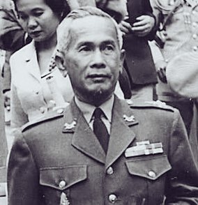 STUDYING_60's tweet photo. จอมพล ป. พิบูลสงคราม
👉 ดำรงตำแหน่งนานที่สุด (8สมัย)
👉 นายกรัฐมนตรีคนที่ 3
👉 ก่อตั้งกระทรวงวัฒนธรรม 
👉 ให้ประชาชนใช้ชื่อที่ระบุเพศได้ชัดเจน
👉 ผัดไทย
👉 ให้เลิกกินหมาก

#dek62 #dek63 https://t.co/ePtCwy0EFY