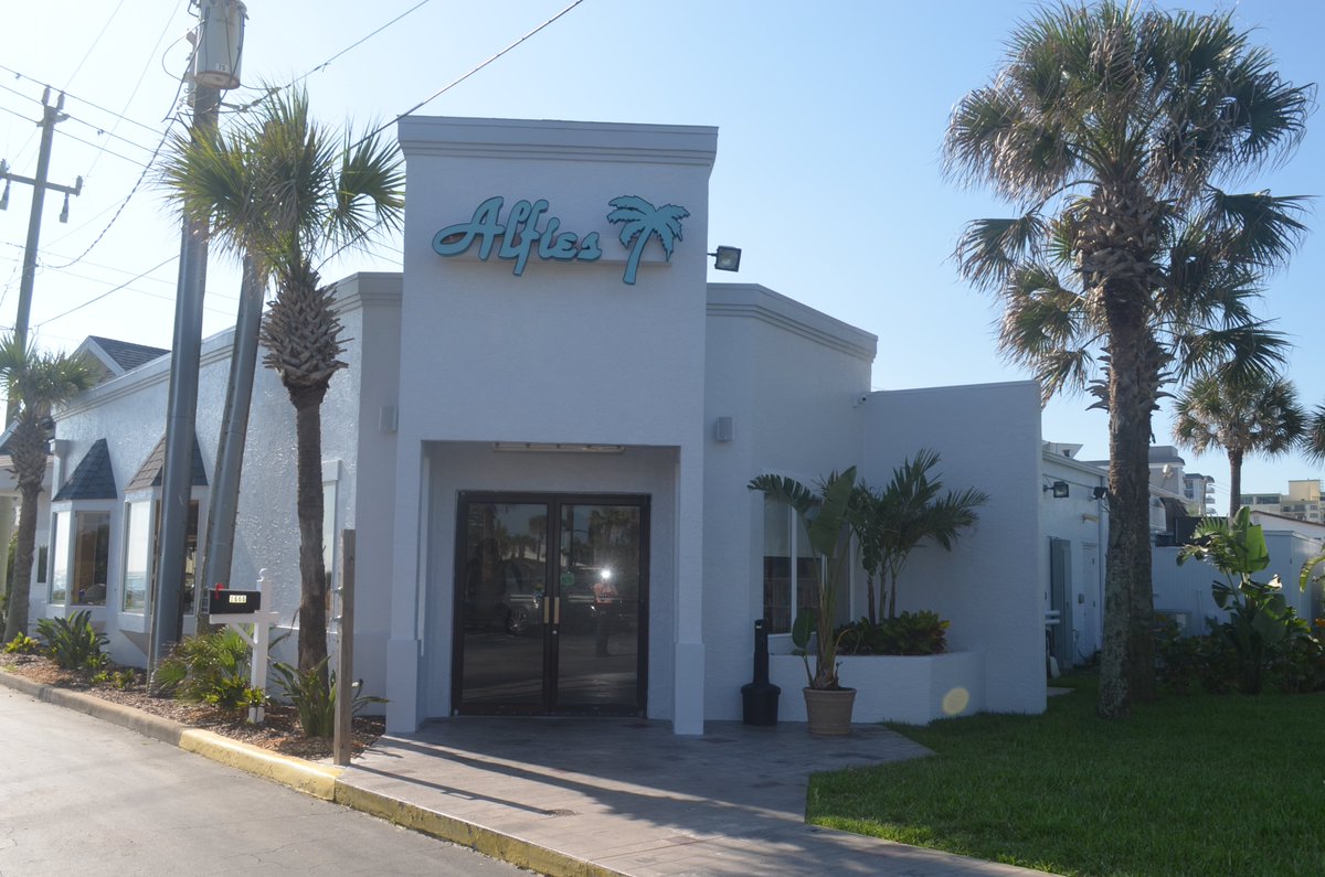 While you're out shopping on Small Business Saturday, don't forget to eat local too! Locally owned and operated for over 30 years! Thanks to YOU!!!

#shopsmall #smallbizsat #supportthelocals #shoplocal #eatlocal #ormondbeach #alfies