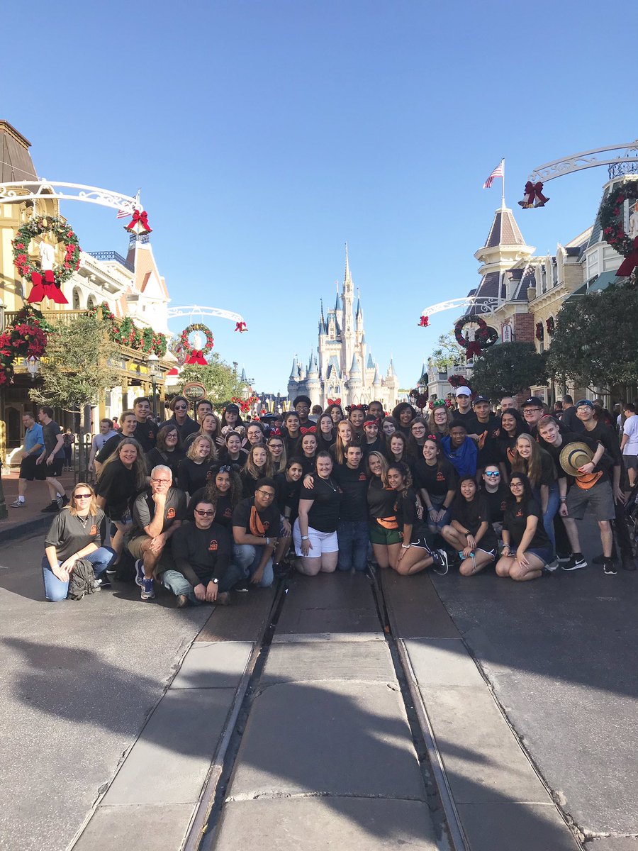 Singing_stangs's tweet photo. Candlelight 2018 was incredible! Congratulations to our 45 performers and a huge thanks to our incredible chaperones! This was the experience of a lifetime! https://t.co/DBSdJkJygF