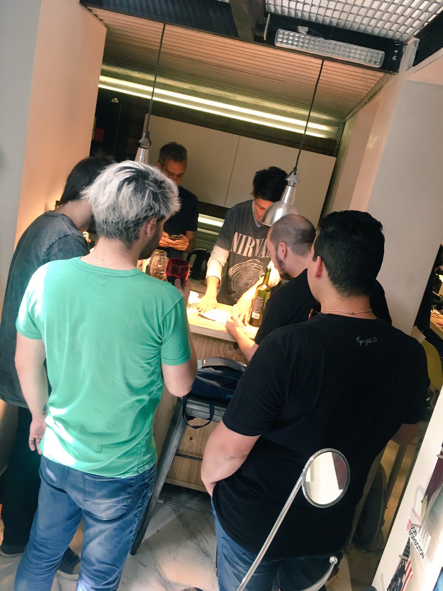 Estamos al aire con <a href="/WhoYouAreRadio/">WYA . Who You Are</a> último programa del 2018 por <a href="/radioencasa/">Radio en Casa</a> 
✨ radioencasa.com ✨