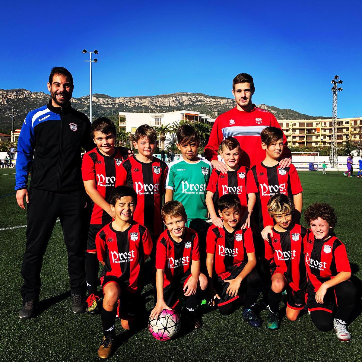 FBHospitalet's tweet photo. Victoria del Benjamín A ante el SPSP!!  SEGUIMOS!! https://t.co/AUPfAJqrGk