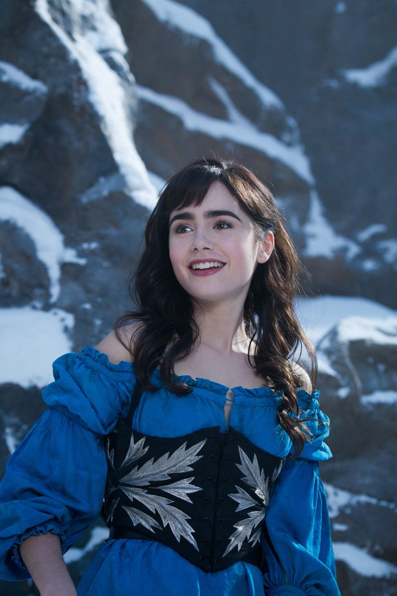 Twitter 上的 Little Hollywood 白雪姫と鏡の女王よりリリー コリンズ T Co Efsalckzen Twitter
