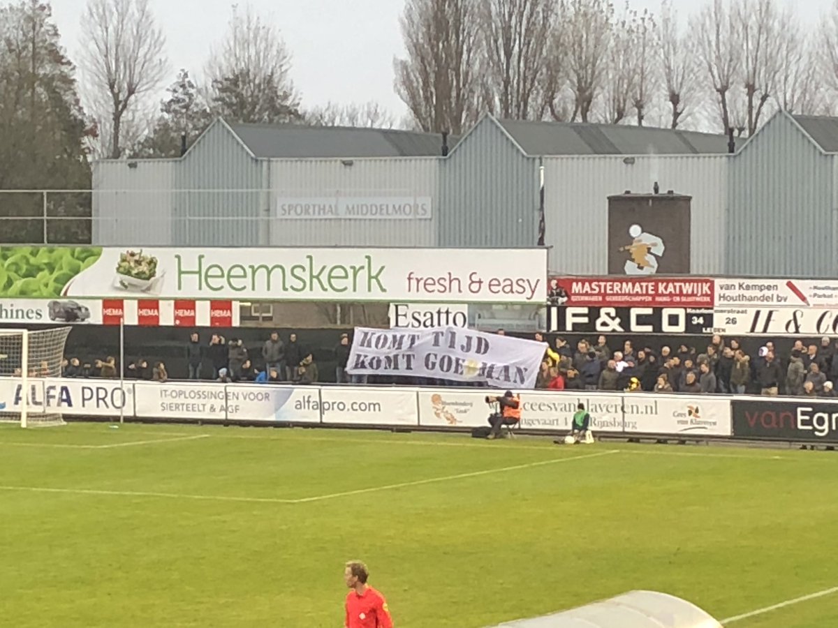 vidbs's tweet photo. De @vvrbb -supporters laten met dit spandoek weten wat ze van Wesley Goeman vinden 👏#RBBSCH https://t.co/fbRhfXkQFr
