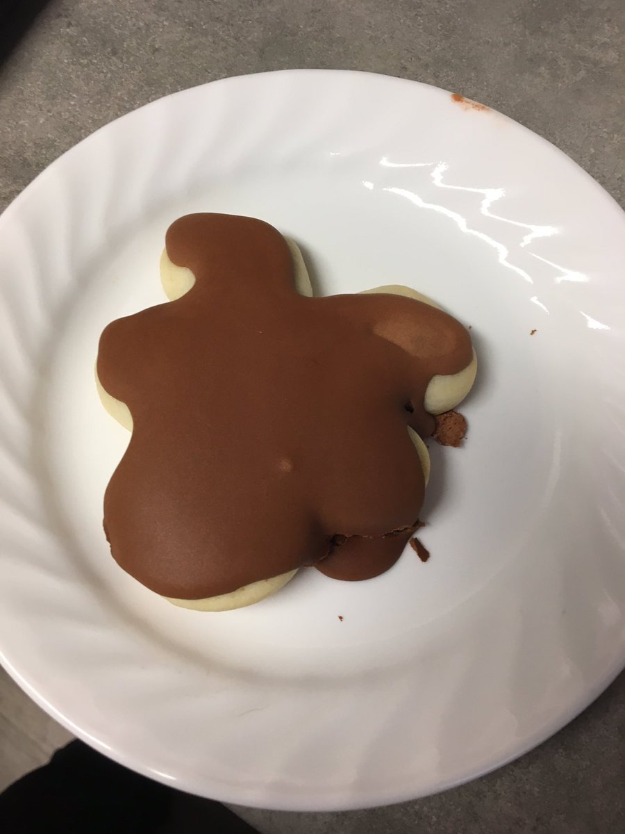 NBomberak's tweet photo. When itโs been a full and wonderful week and you go and decorate โjust one moreโ and this happens ๐ time for bed me thinks and try again tomorrow! #cookieproblems #just gotobedalteady #tomorrowisanotherday https://t.co/PTKEnRvOb9