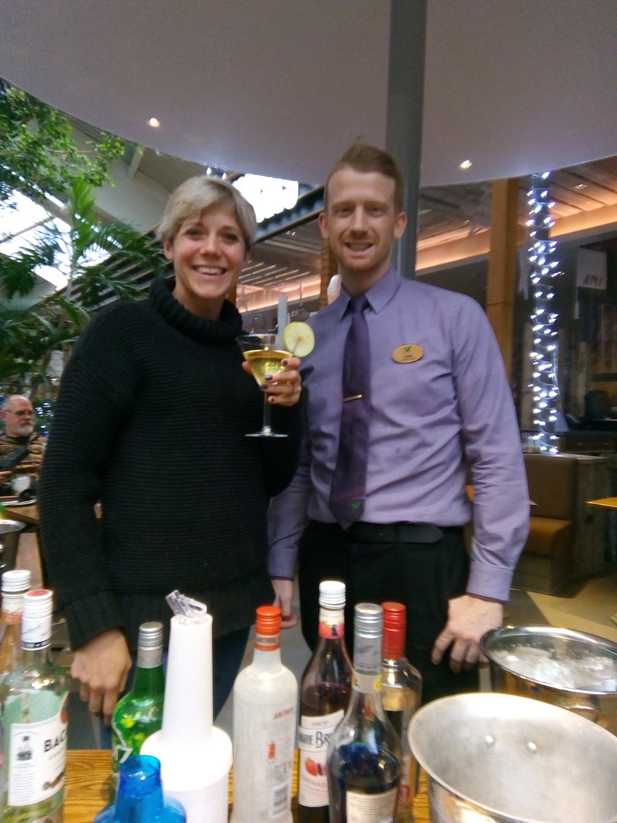 Macson03's tweet photo. @CP_UK_Longleat Charlie teaching Ruth how to make delicious cocktails at #longleat #martini ❤️ https://t.co/NtNJ6pElst