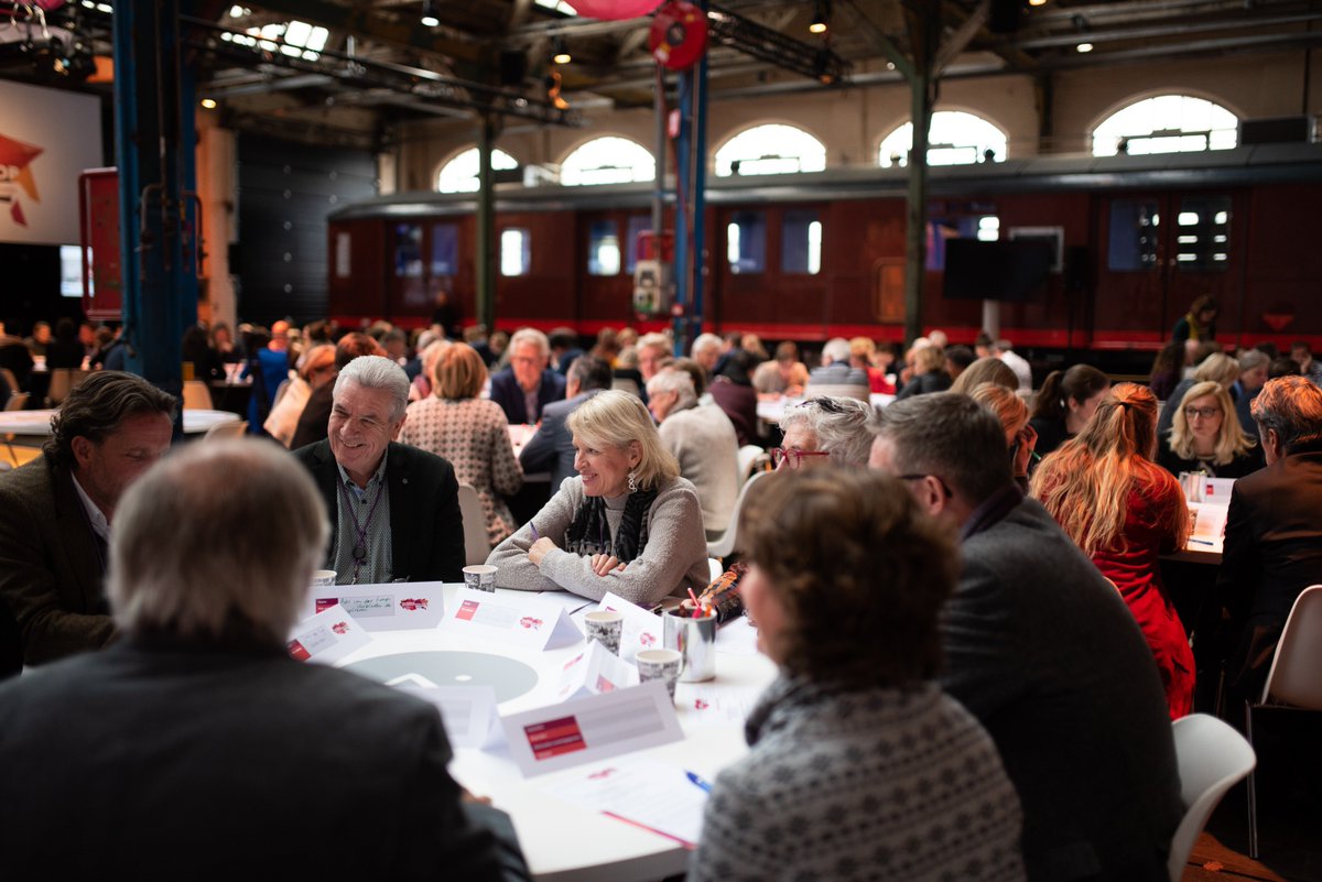Toekomstagenda's tweet photo. Het was een bijzondere dag vol ontmoetingen, inspiratie, verhalen en uitgeelde kennis. Iedereen bedankt voor jullie inbreng en aanwezigheid. #NSTPO https://t.co/QEZZOCeN5q