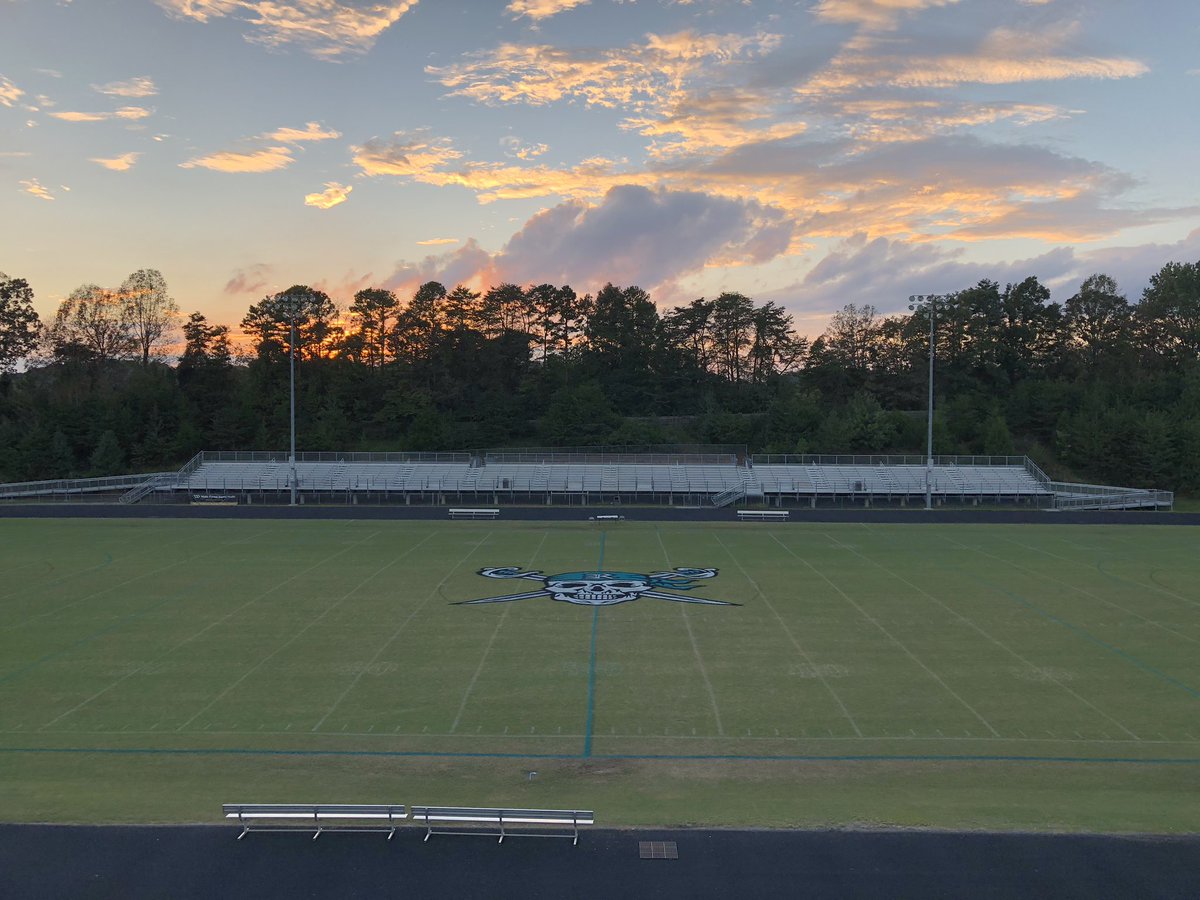 RaidersFB's tweet photo. As another season ends, we want to take a moment and thank all those who have supported us & cheered us on this year - your love and passion for Raider Football is unmatched. Also, a special thanks to our seniors...you are forever apart of the @RaidersFB family! #2019StartsToday https://t.co/FVdRzJ9GjI