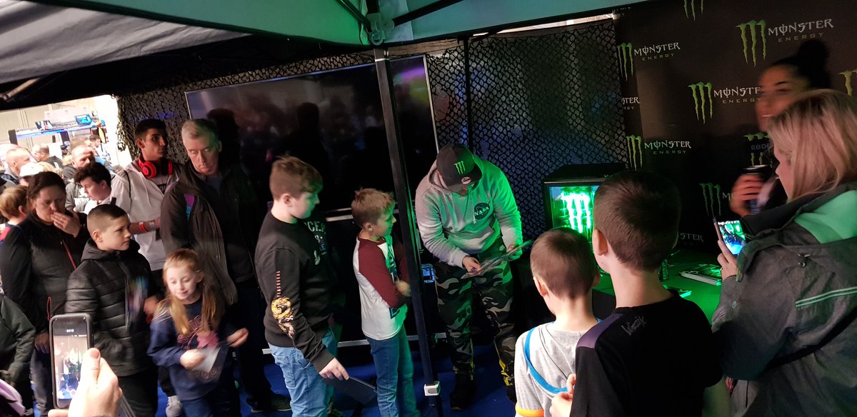 Ever wanted <a href="/Wizzite/">Wizzite</a> to sign your face?
Or... anything else. Merch maybe? We don't know why we said face. Please don't get your face signed. Get something more permanent.
ANYWAY, check it out at our Monster stand now!
#DGF2018