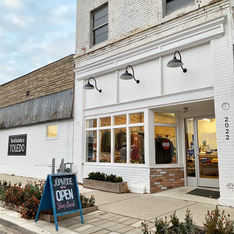 Happy Small Business Saturday! Choose to shop small this holiday season. It makes a huge difference to the makers, artists, and community. Your support helps us grow, create jobs, and keep making hometown pride apparel that you guys are proud to wear! We're open 10-4pm today!