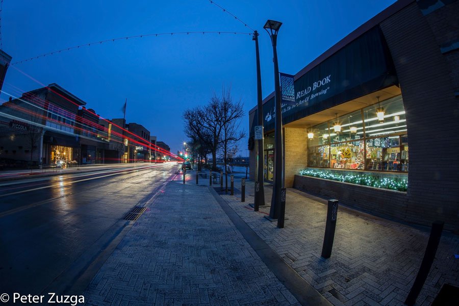 PeterZuzga's tweet photo. The Little Read Book in the @TosaVillage of @WauwatosaWI this morning. My favorite #ShopSmalllocal #ShopSmallSaturday #shopsmall in the Village. #Wauwatosa #photography #streetscape #bookshop #Wisconsin https://t.co/O8lo2SjPUT