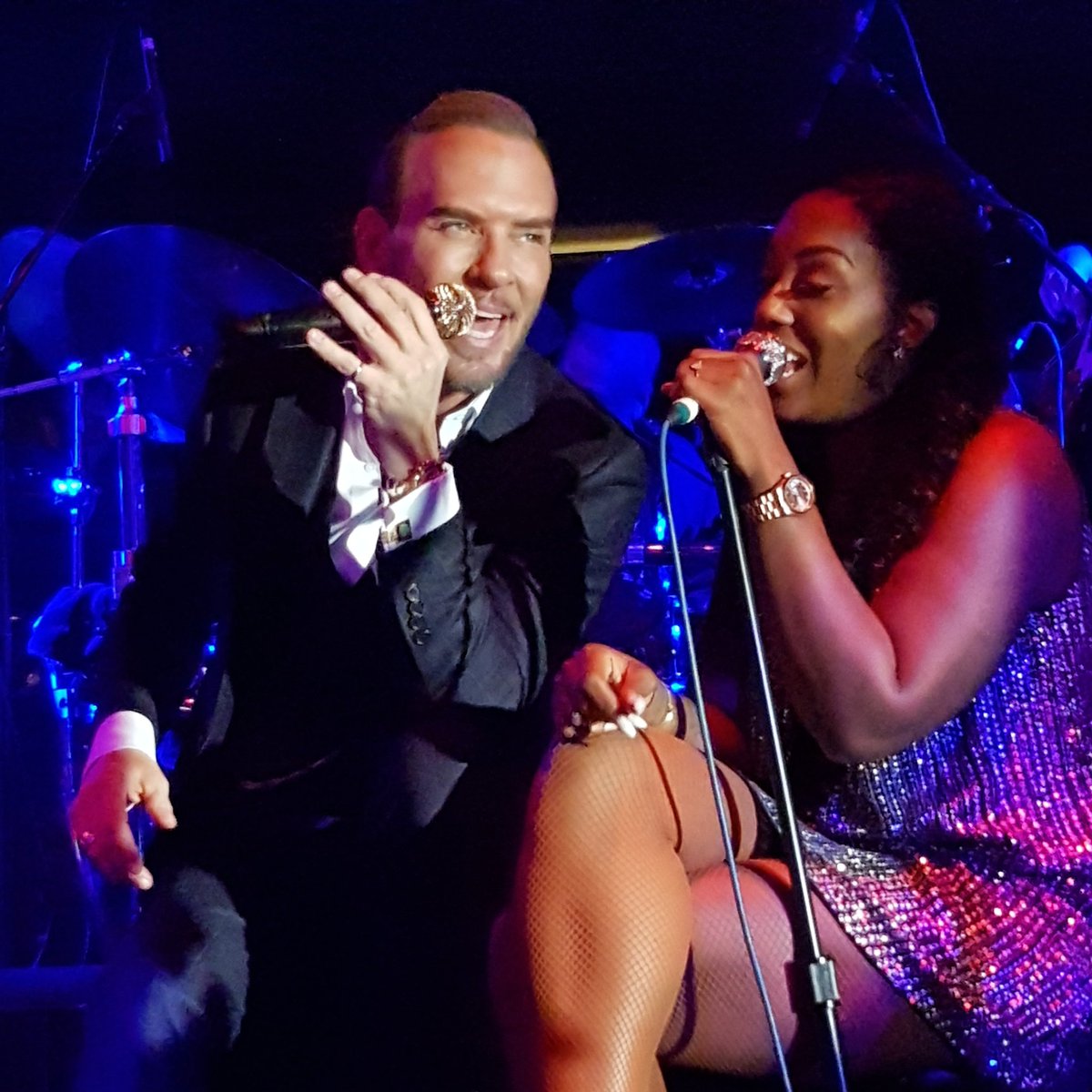 IamMrsKateG's tweet photo. When The Timing of Harmonics Are On Point! 🌟🎶💛🎶🌟 #MagicInMusic @MattGoss @TheMirageLV https://t.co/XxWWJRc92n